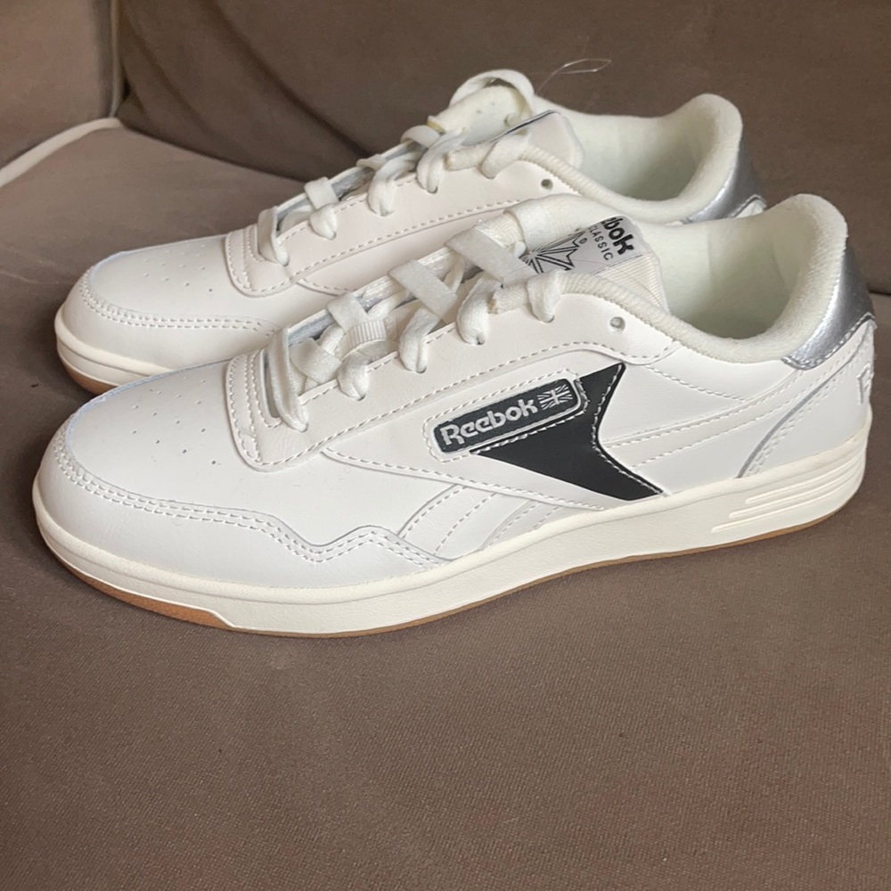 Reebok sneakers size 7